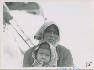 Image of Nascopie Indian- Mother and Child  [Alice Benuen]